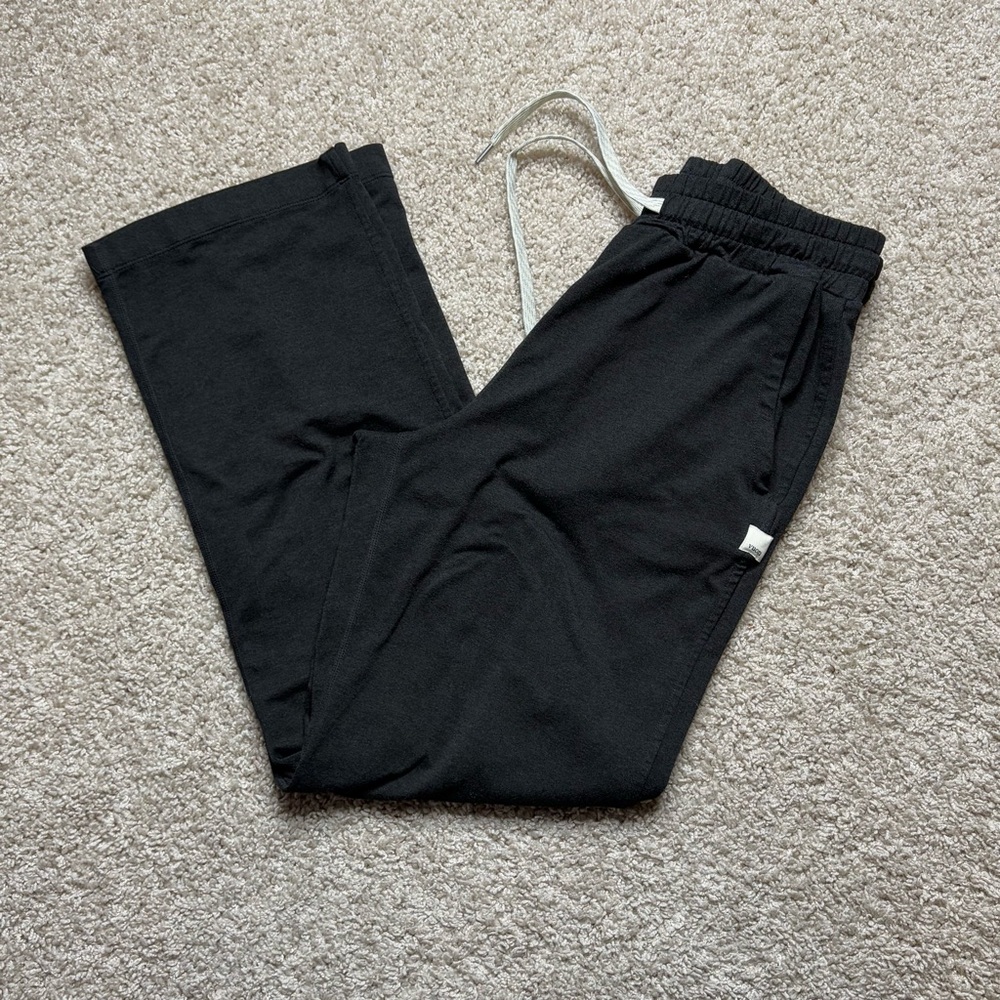 Vuori Halo Straight Leg Pants - inseam is 24.5 inches